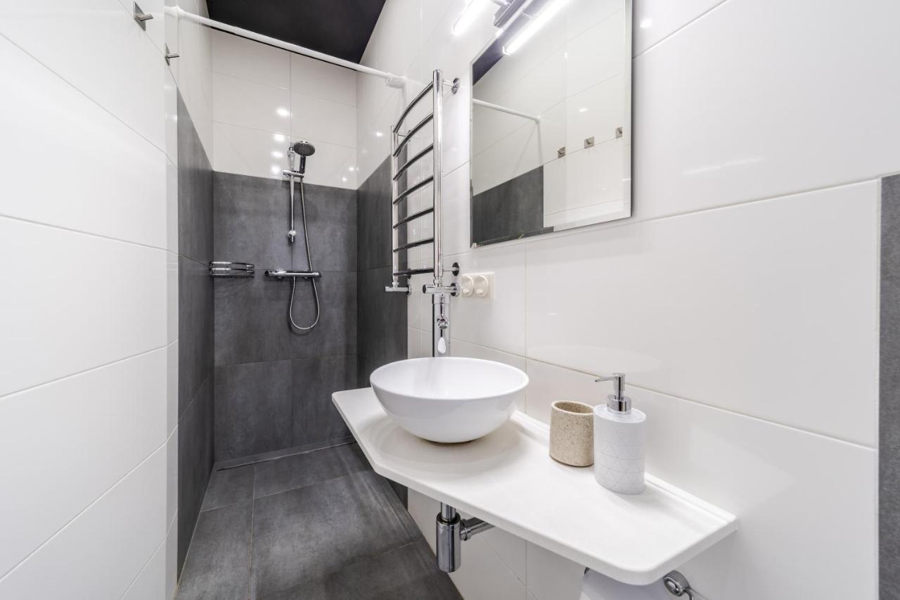 Inshiapartments On Teodora Square Λβιβ Εξωτερικό φωτογραφία