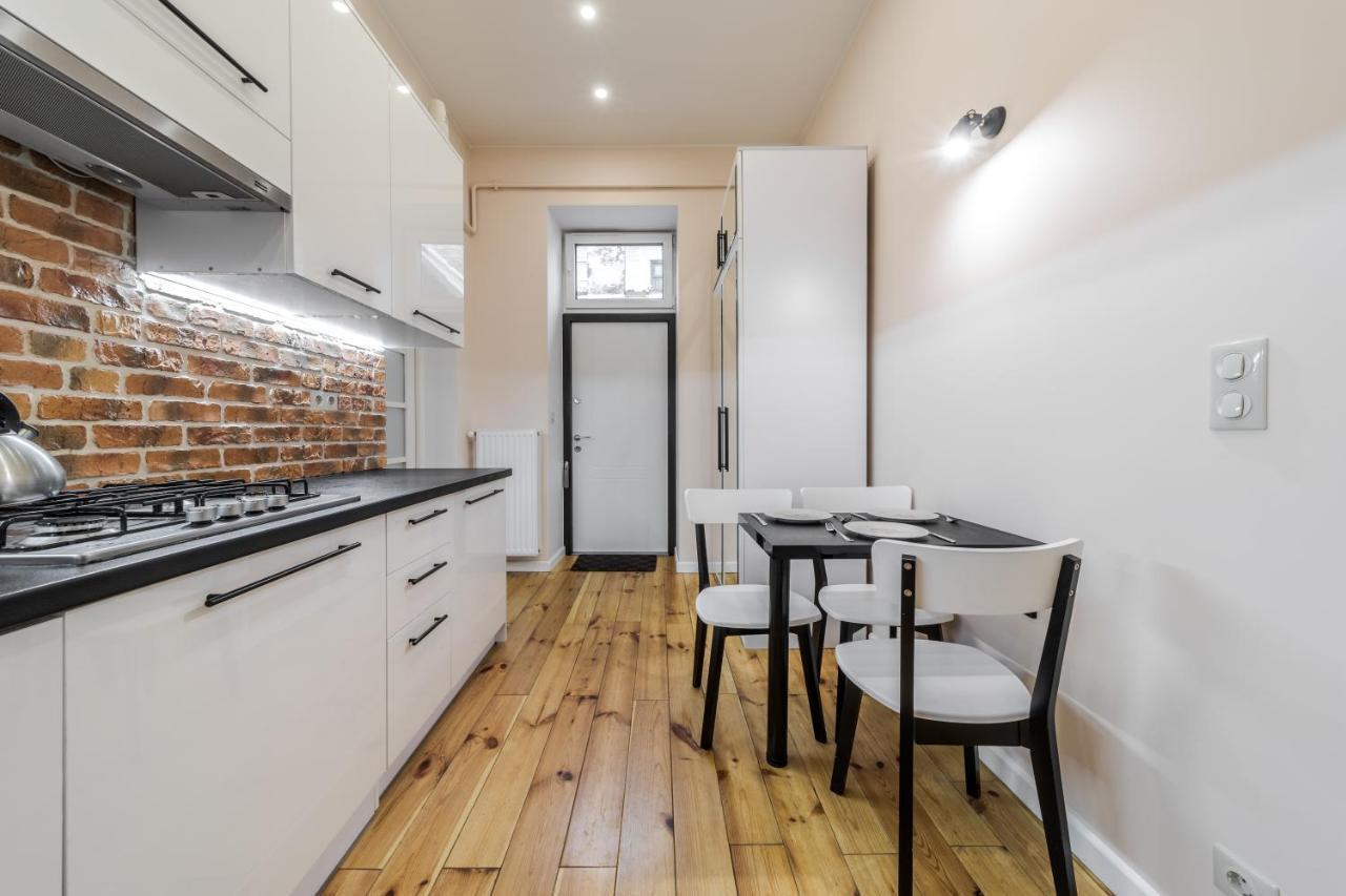 Inshiapartments On Teodora Square Λβιβ Εξωτερικό φωτογραφία